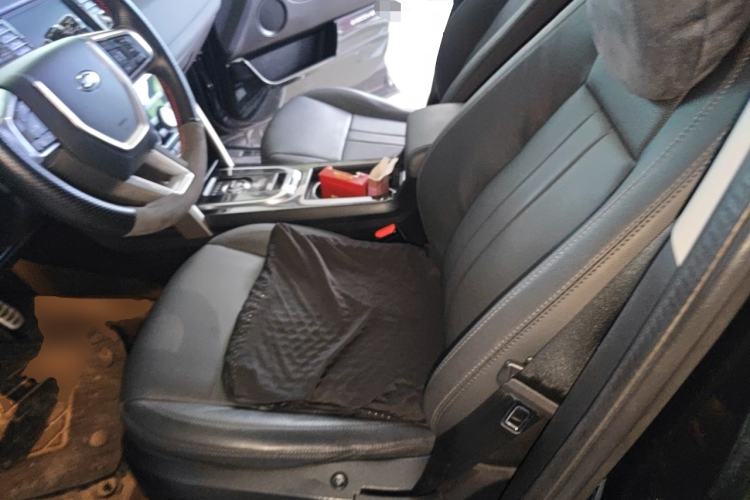 Used Land Rover Discovery Sport 2018 240 PS SE Version Left Front Seat