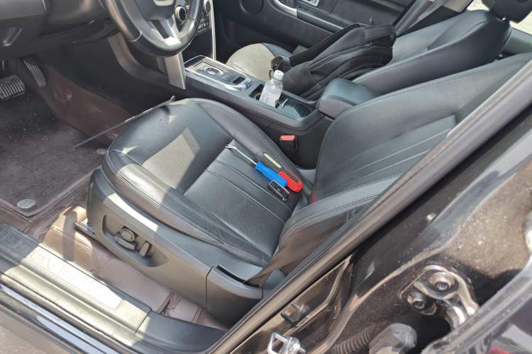 Used Land Rover Discovery Sport 2018 240 PS SE Version Left Front Seat