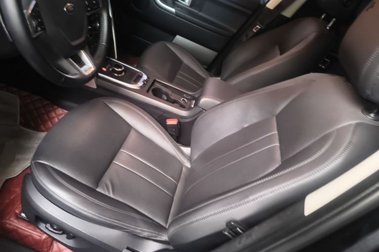 Used Land Rover Discovery Sport 2018 240 PS SE Version Left Front Seat