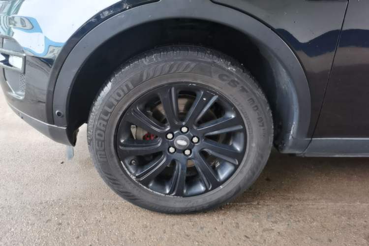 Used Land Rover Discovery Sport 2018 240 PS SE Version Left Front Wheel Hub