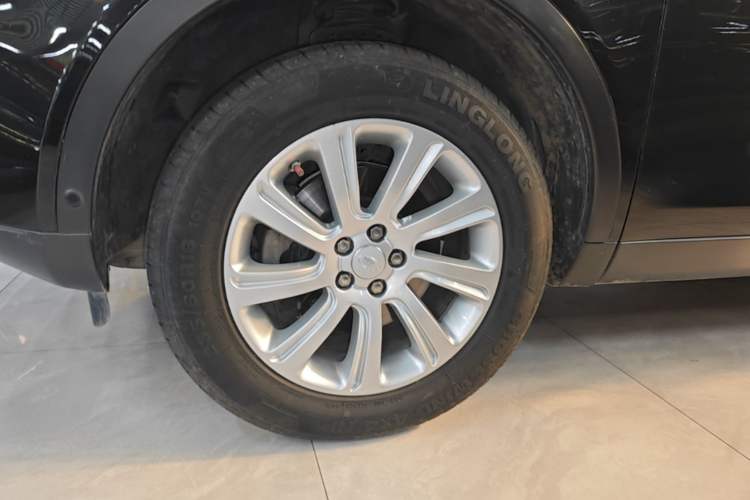Used Land Rover Discovery Sport 2018 240 PS SE Version Left Front Wheel Hub