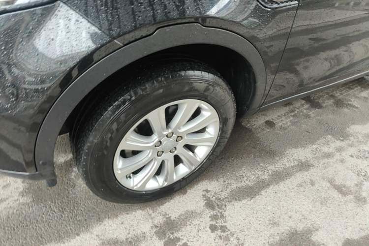 Used Land Rover Discovery Sport 2018 240 PS PURE Edition Left Front Wheel Hub