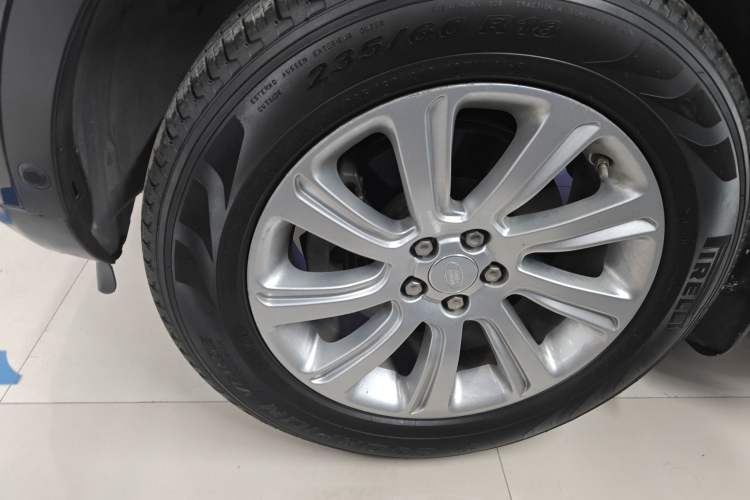 Used Land Rover Discovery Sport 2018 240 PS SE Version Left Front Wheel Hub