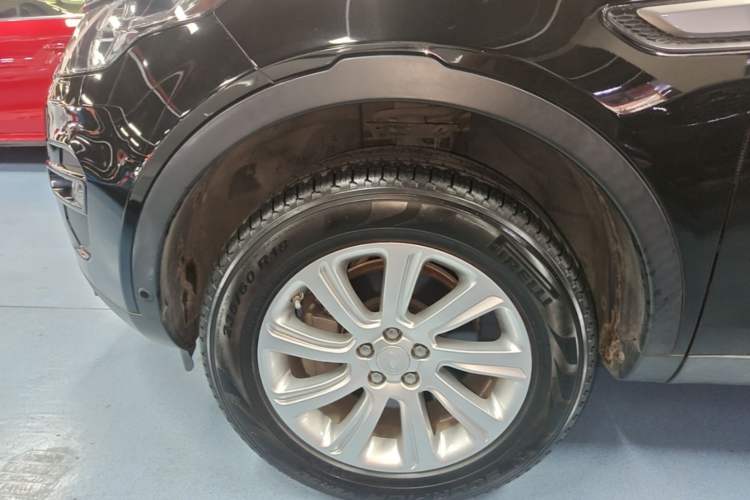 Used Land Rover Discovery Sport 2018 240 PS SE Version Left Front Wheel Hub