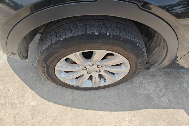 Used Land Rover Discovery Sport 2018 240 PS SE Version Left Front Wheel Hub