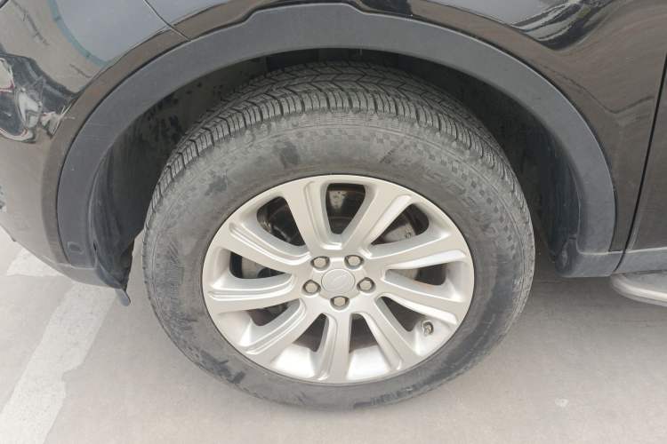 Used Land Rover Discovery Sport 2018 240 PS SE Version Left Front Wheel Hub