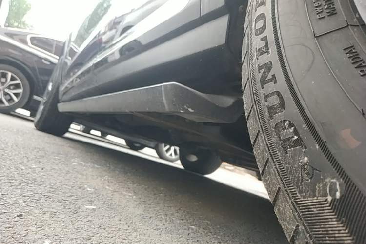 Used Land Rover Discovery Sport 2018 240 PS SE Version Left Side Sill