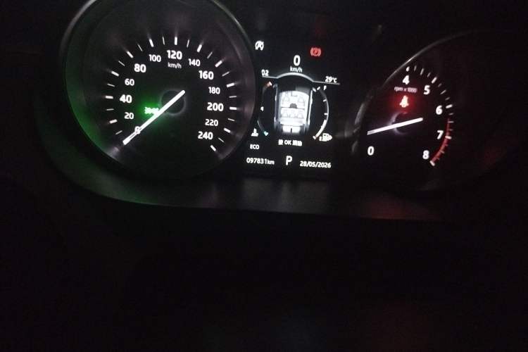 Used Land Rover Discovery Sport 2018 240 PS SE Version Odometer Close Up