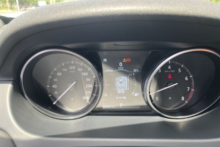 Used Land Rover Discovery Sport 2018 240 PS SE Version Odometer Close Up