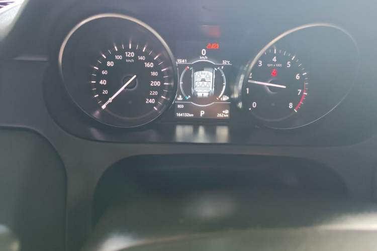 Used Land Rover Discovery Sport 2018 240 PS SE Version Odometer Close Up