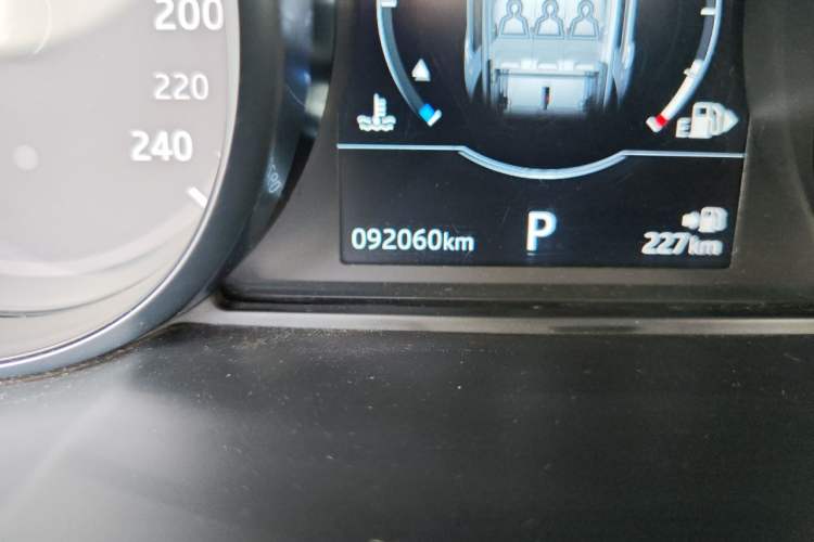 Used Land Rover Discovery Sport 2018 240 PS SE Version Odometer Close Up