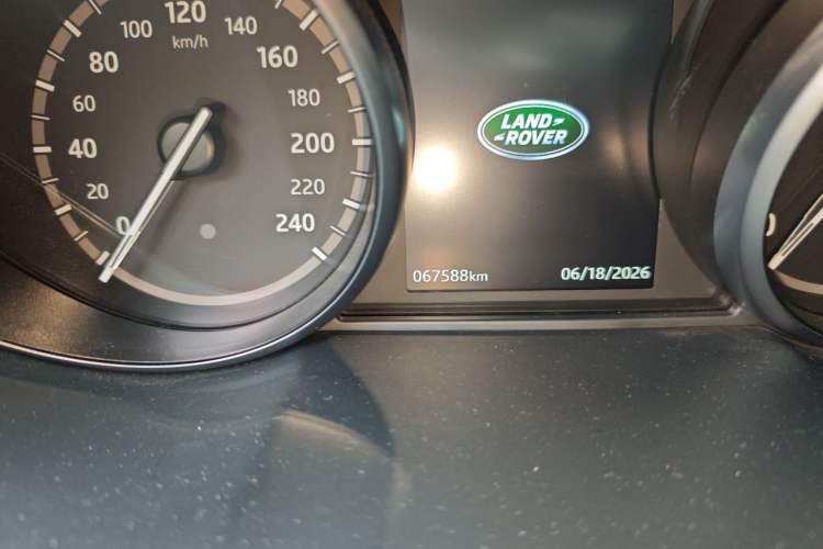 Used Land Rover Discovery Sport 2018 240 PS HSE LUXURY Edition Odometer Close Up