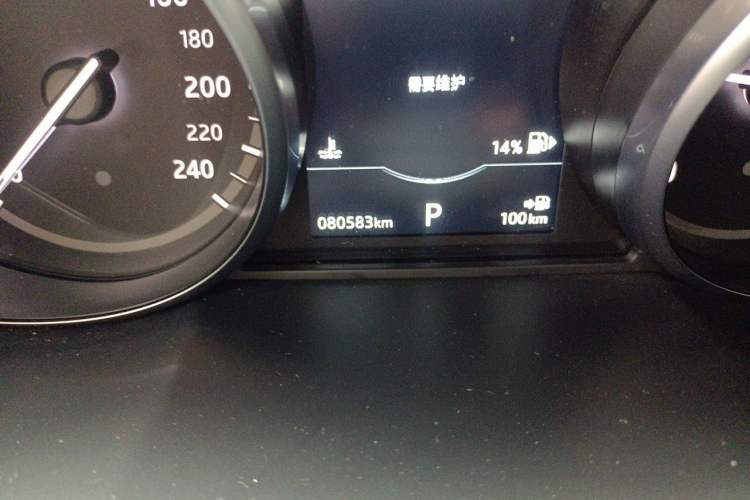 Used Land Rover Discovery Sport 2018 240 PS SE Version Odometer Close Up