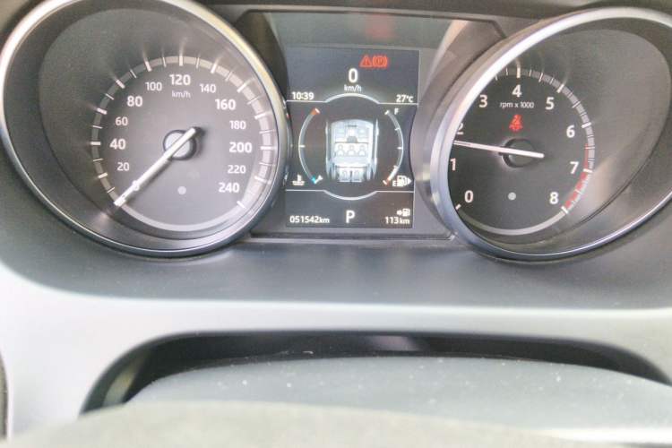 Used Land Rover Discovery Sport 2018 240 PS HSE Version Odometer Close Up