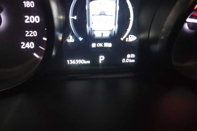 Used Land Rover Discovery Sport 2018 240 PS SE Version Odometer Close Up