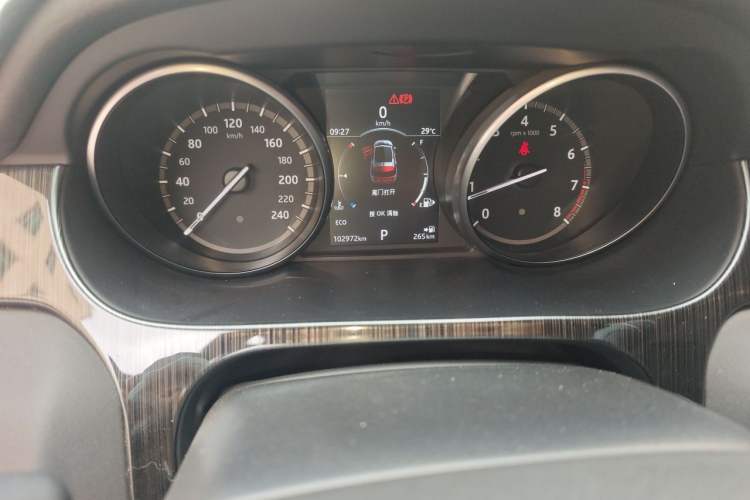 Used Land Rover Discovery Sport 2018 240 PS SE Version Odometer Close Up