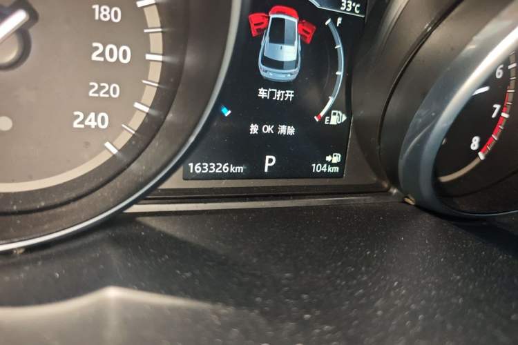 Used Land Rover Discovery Sport 2018 240 PS HSE Version Odometer Close Up