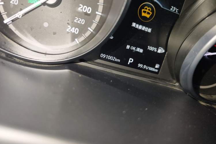 Used Land Rover Discovery Sport 2018 240 PS SE Version Odometer Close Up