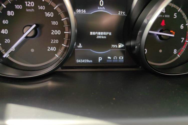 Used Land Rover Discovery Sport 2018 240 PS SE Version Odometer Close Up
