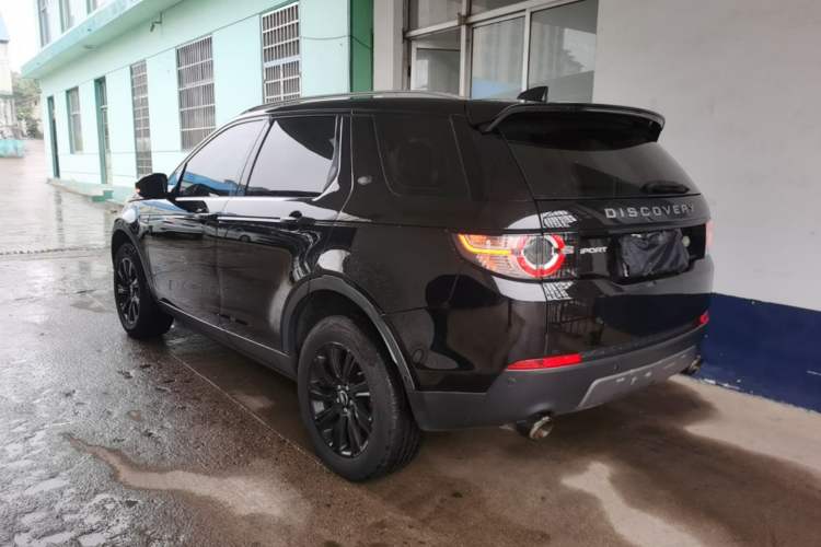 Used Land Rover Discovery Sport 2018 240 PS SE Version Rear Left 45 Deg