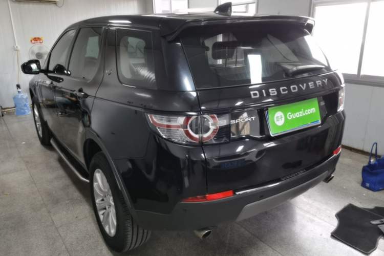 Used Land Rover Discovery Sport 2018 240 PS SE Version Rear Left 45 Deg