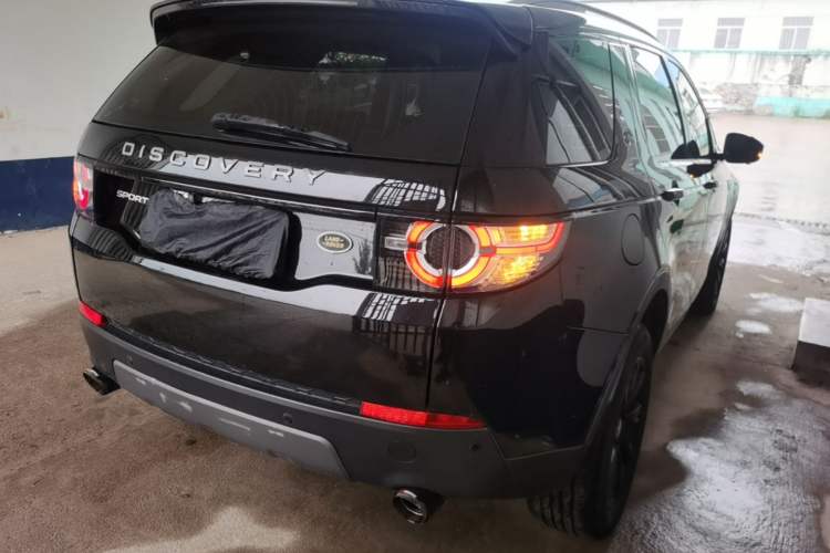 Used Land Rover Discovery Sport 2018 240 PS SE Version Rear Right 45 Deg