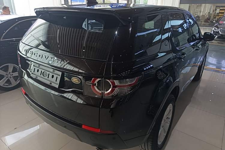 Used Land Rover Discovery Sport 2018 240 PS SE Version Rear Right 45 Deg