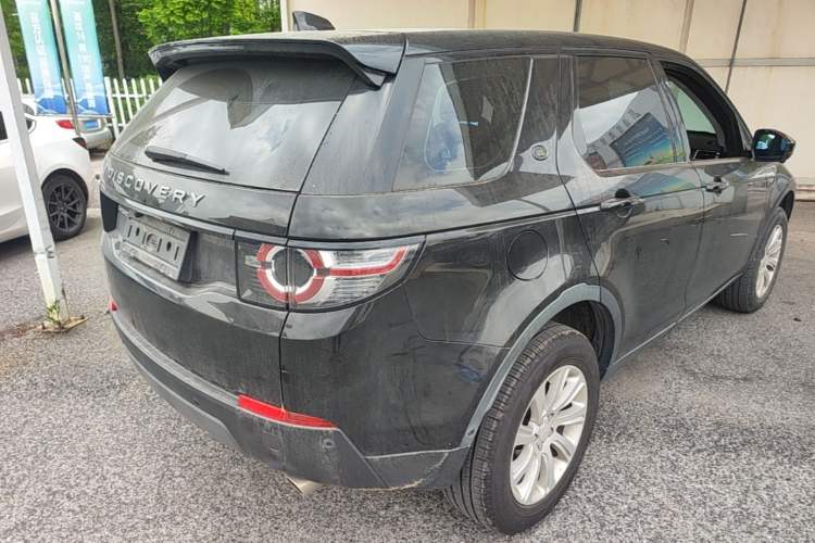 Used Land Rover Discovery Sport 2018 240 PS SE Version Rear Right 45 Deg