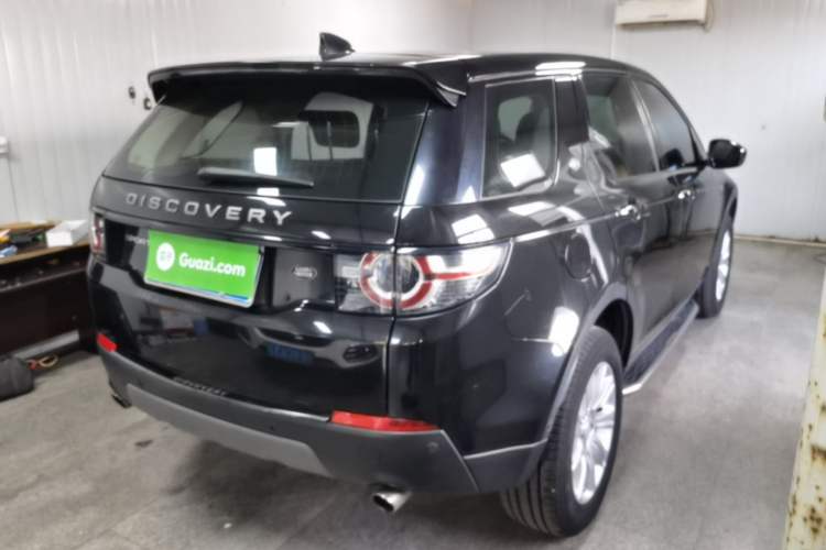 Used Land Rover Discovery Sport 2018 240 PS SE Version Rear Right 45 Deg
