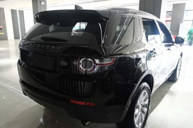 Used Land Rover Discovery Sport 2018 240 PS SE Version Rear Right 45 Deg