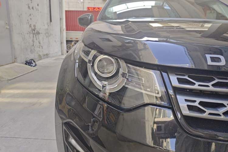 Used Land Rover Discovery Sport 2018 240 PS SE Version Right Front Headlight