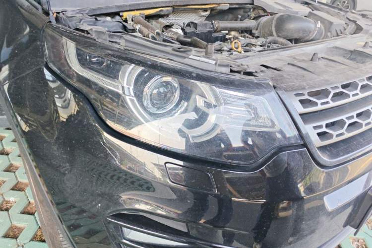 Used Land Rover Discovery Sport 2018 240 PS SE Version Right Front Headlight