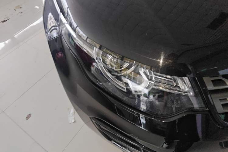 Used Land Rover Discovery Sport 2018 240 PS SE Version Right Front Headlight