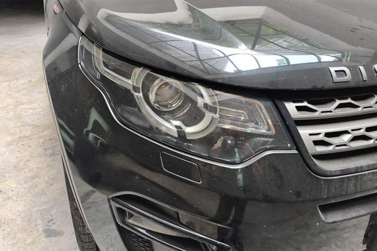 Used Land Rover Discovery Sport 2018 240 PS SE Version Right Front Headlight