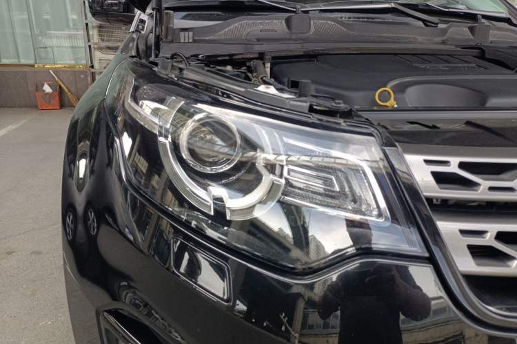 Used Land Rover Discovery Sport 2018 240 PS SE Version Right Front Headlight