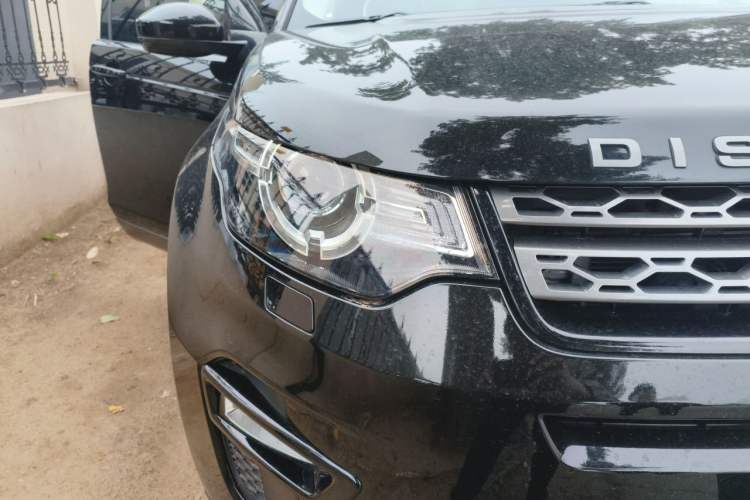 Used Land Rover Discovery Sport 2018 240 PS SE Version Right Front Headlight