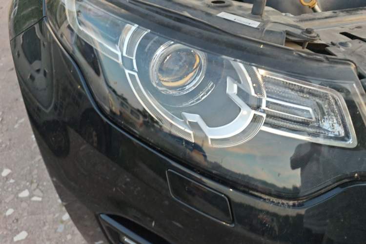 Used Land Rover Discovery Sport 2018 240 PS SE Version Right Front Headlight