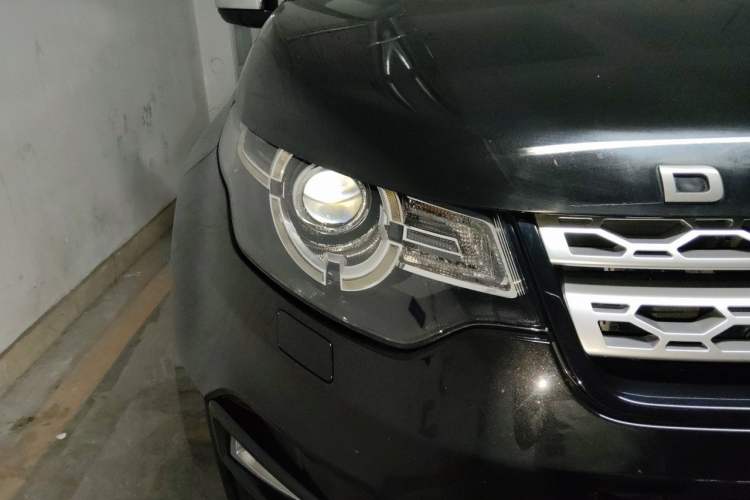 Used Land Rover Discovery Sport 2018 240 PS HSE Version Right Front Headlight