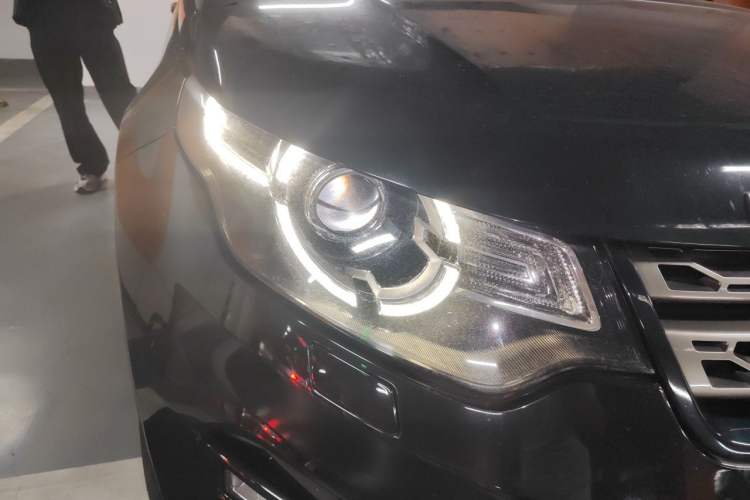 Used Land Rover Discovery Sport 2018 240 PS SE Version Right Front Headlight