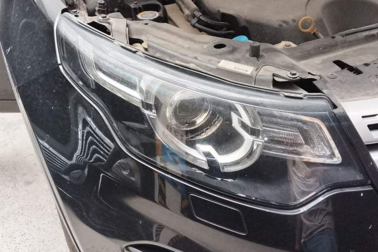 Used Land Rover Discovery Sport 2018 240 PS HSE LUXURY Edition Right Front Headlight