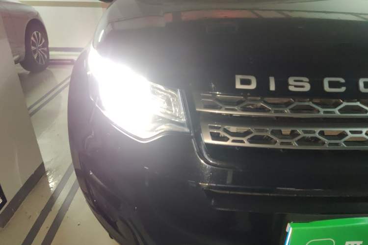 Used Land Rover Discovery Sport 2018 240 PS SE Version Right Front Headlight
