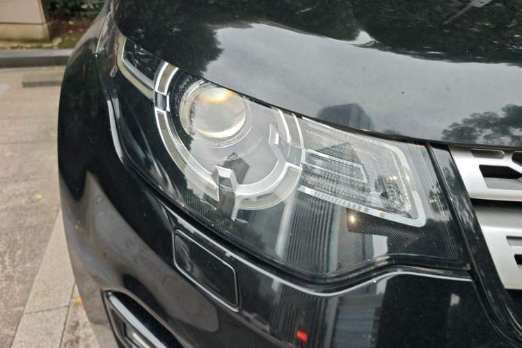 Used Land Rover Discovery Sport 2018 240 PS HSE Version Right Front Headlight