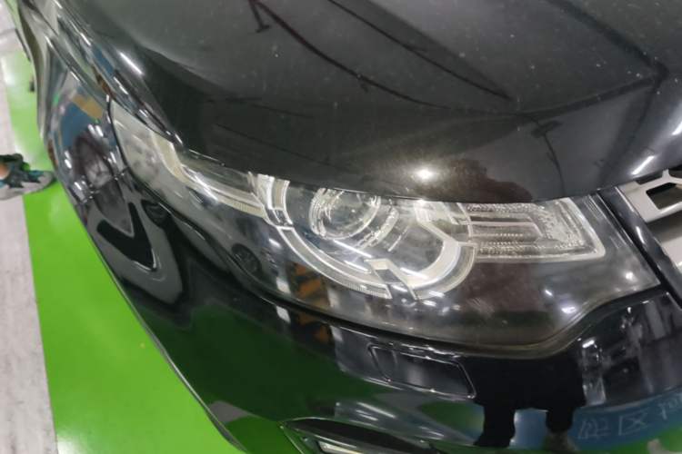 Used Land Rover Discovery Sport 2018 240 PS SE Version Right Front Headlight