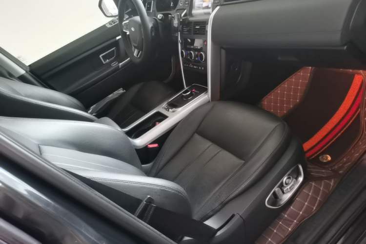 Used Land Rover Discovery Sport 2018 240 PS SE Version Right Front Seat