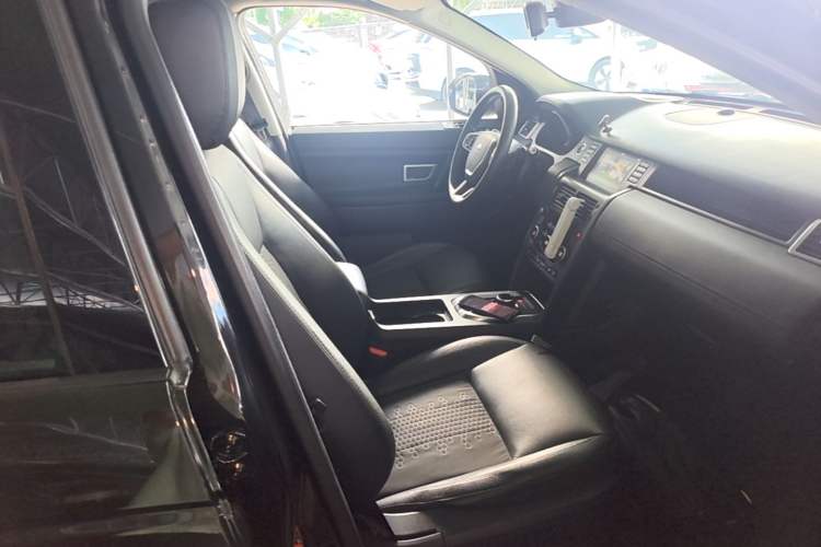 Used Land Rover Discovery Sport 2018 240 PS PURE Edition Right Front Seat