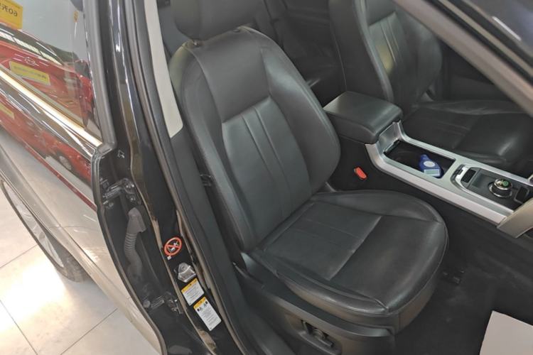 Used Land Rover Discovery Sport 2018 240 PS SE Version Right Front Seat