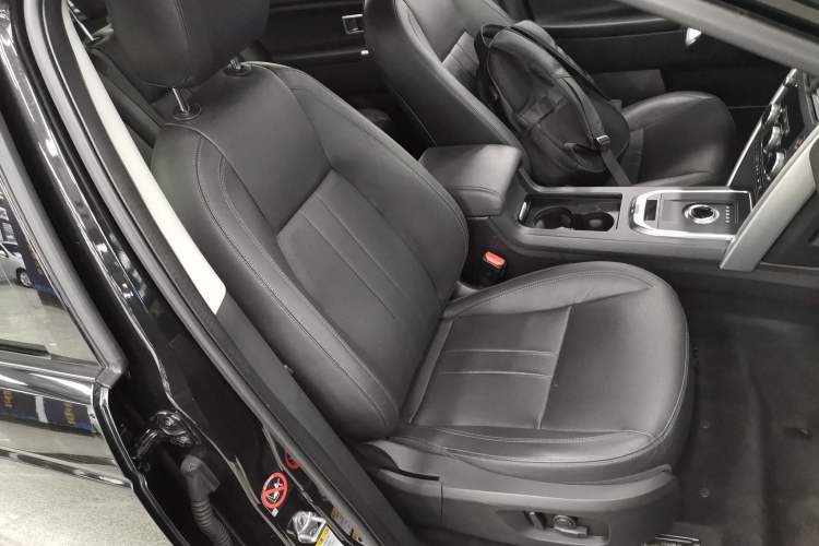 Used Land Rover Discovery Sport 2018 240 PS SE Version Right Front Seat