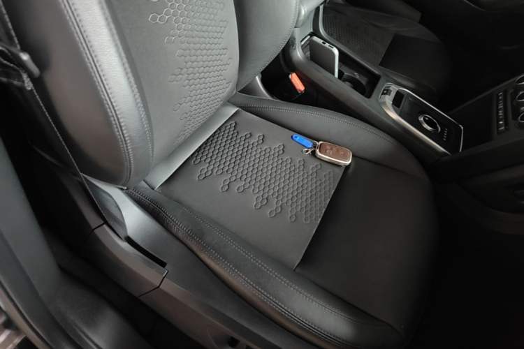 Used Land Rover Discovery Sport 2018 240 PS PURE Edition Right Front Seat