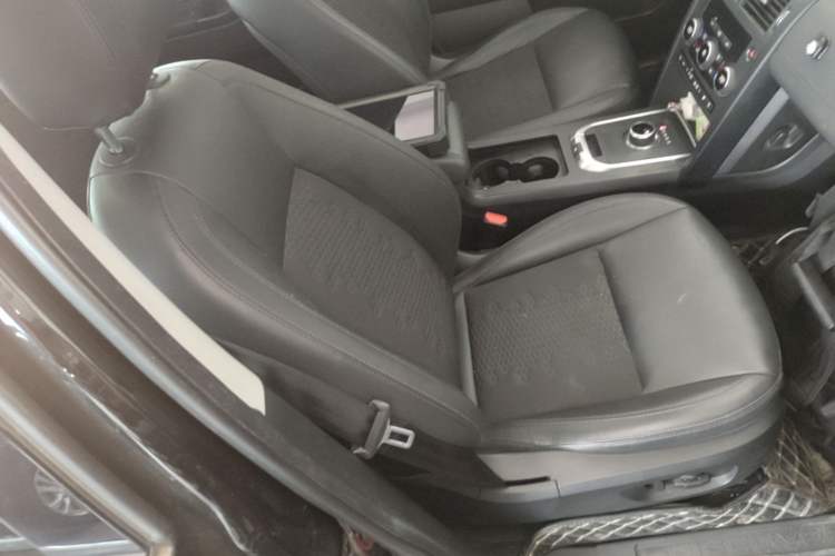 Used Land Rover Discovery Sport 2018 240 PS PURE Edition Right Front Seat
