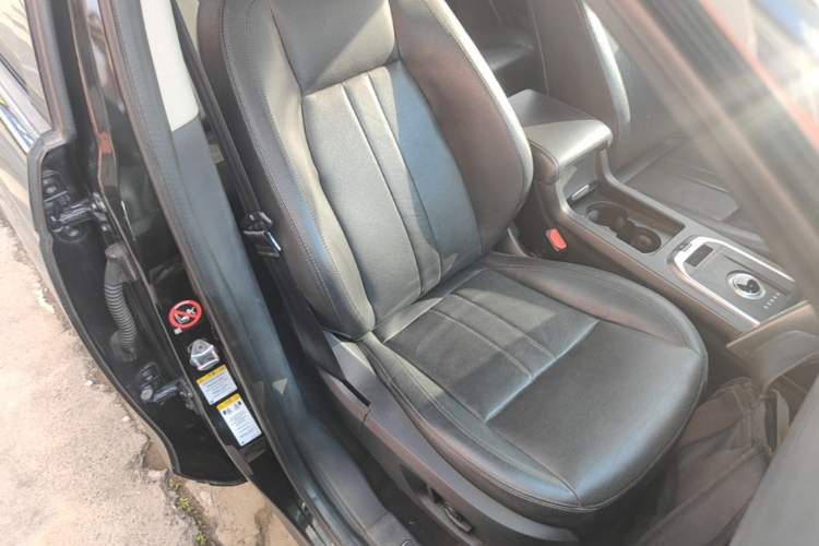 Used Land Rover Discovery Sport 2018 240 PS SE Version Right Front Seat